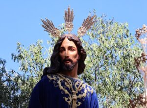 tatuaje 2002 en el cuello