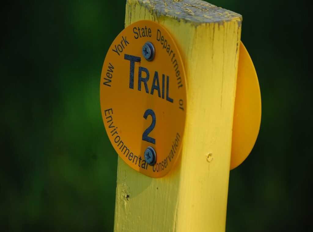 trail markings hiking